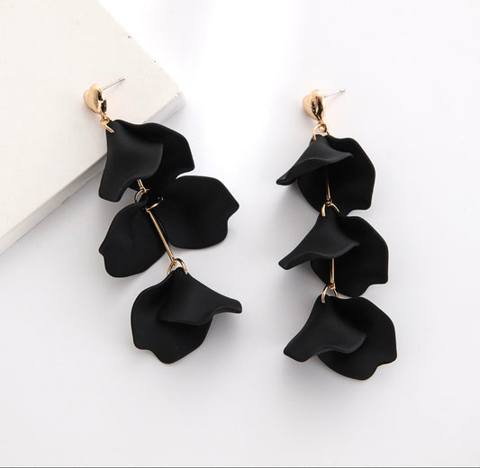 E5249 Aretes pétalos negros acrílico