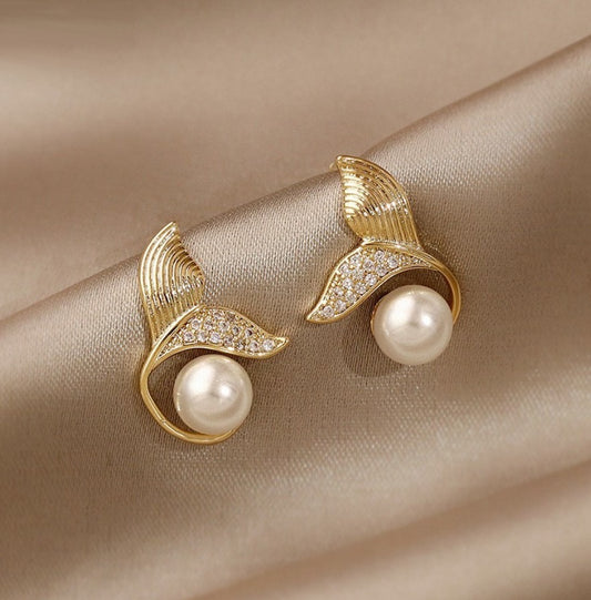 E3137 Aretes cola de sirena perla largo 1.5cm