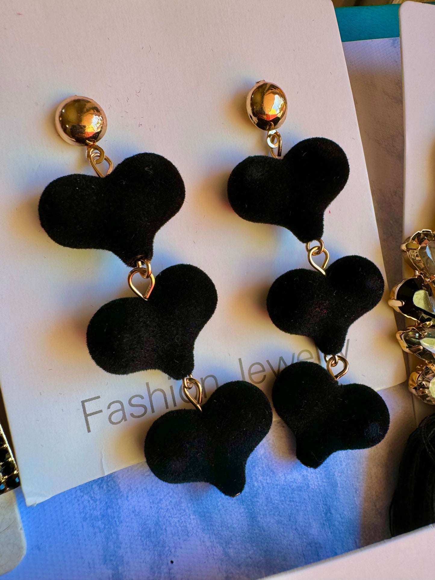 E1715N Aretes cortina corazón negro gamuza ligeros