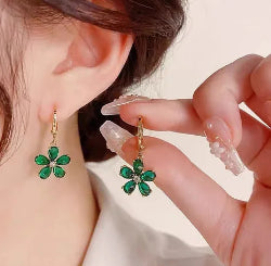 E3379 Aretes argolla flor verde cristal aleacion 2cm
