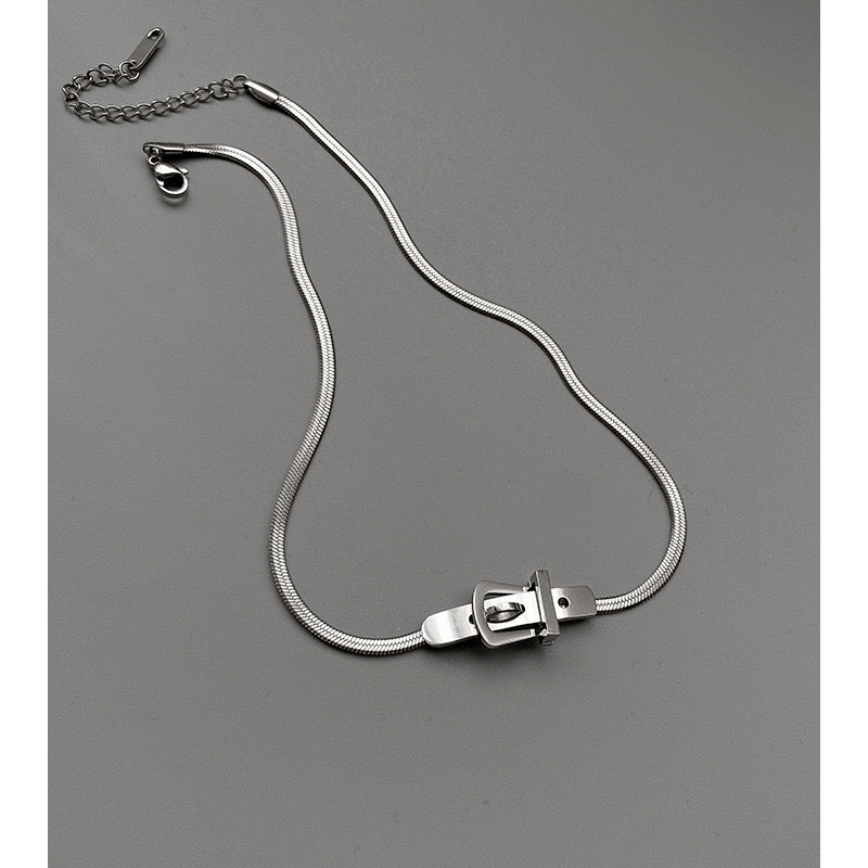 C861 Collar plateado tipo gargantilla acero inoxidable 23cm
