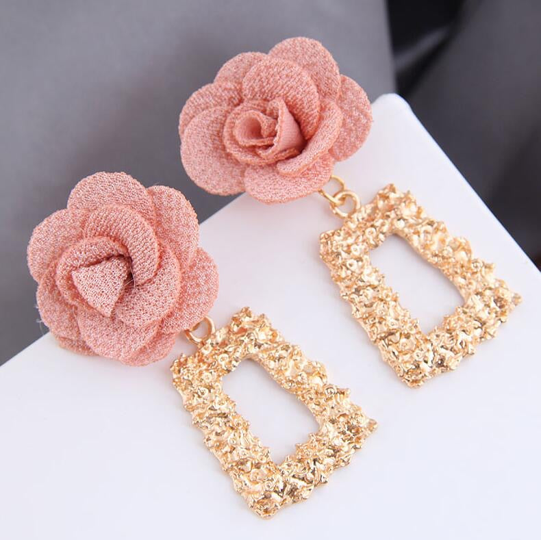 E7112 Aretes flor rosa rectángulo dorado aleacion 5cm