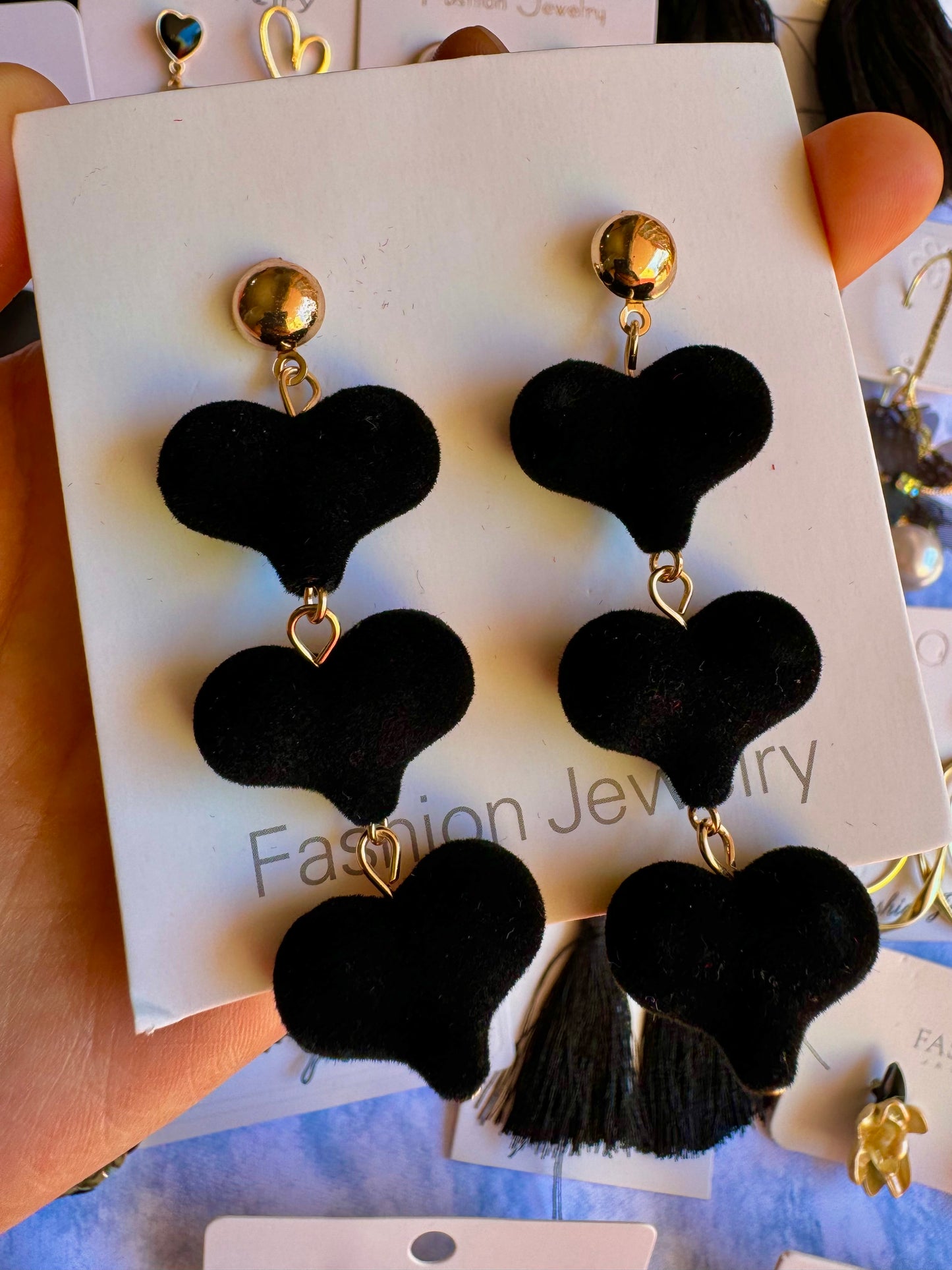 E1715N Aretes cortina corazón negro gamuza ligeros