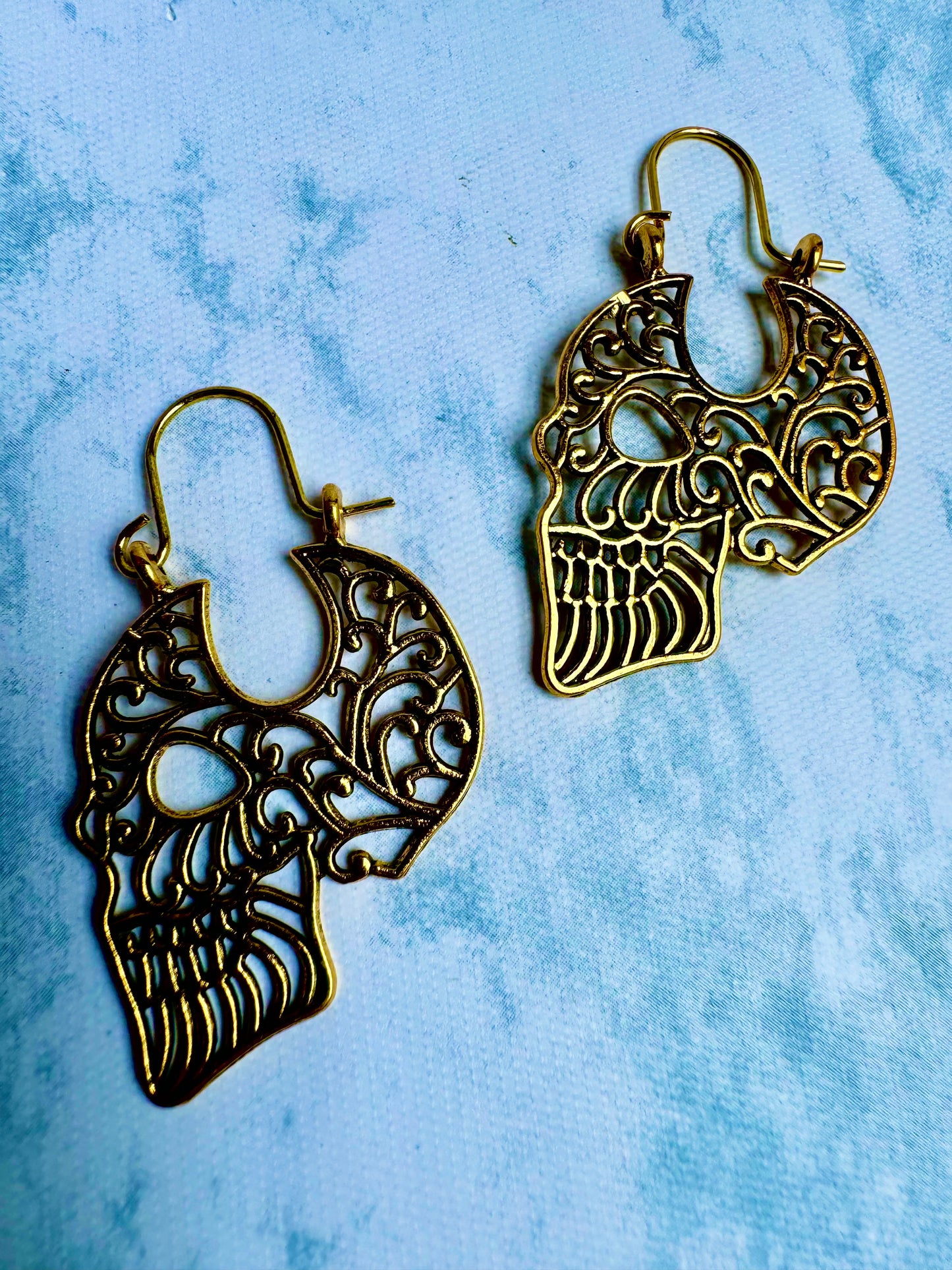 E221 Aretes calavera dorada vintage 4.5cm