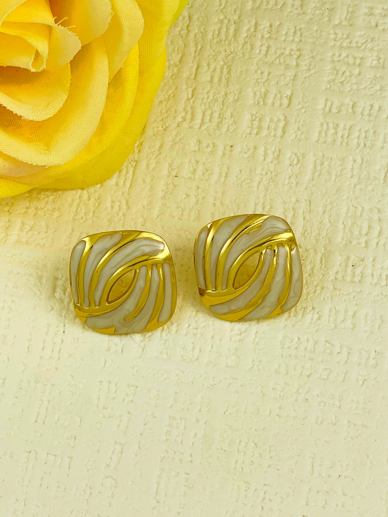 E7197 Aretes cuadro dorados con blanco acero inoxidable 3cm