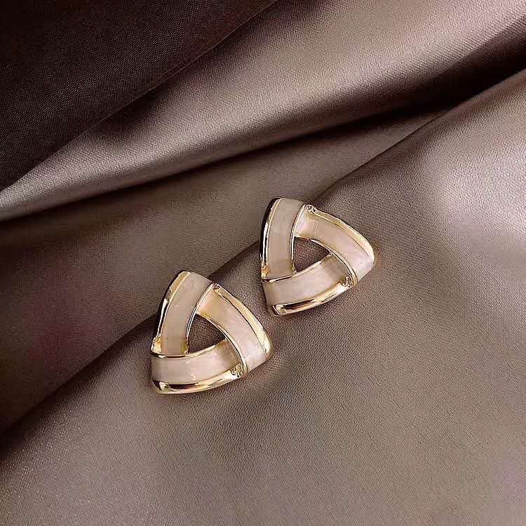 E4119 Aretes triángulo blanco aleacion 2cm