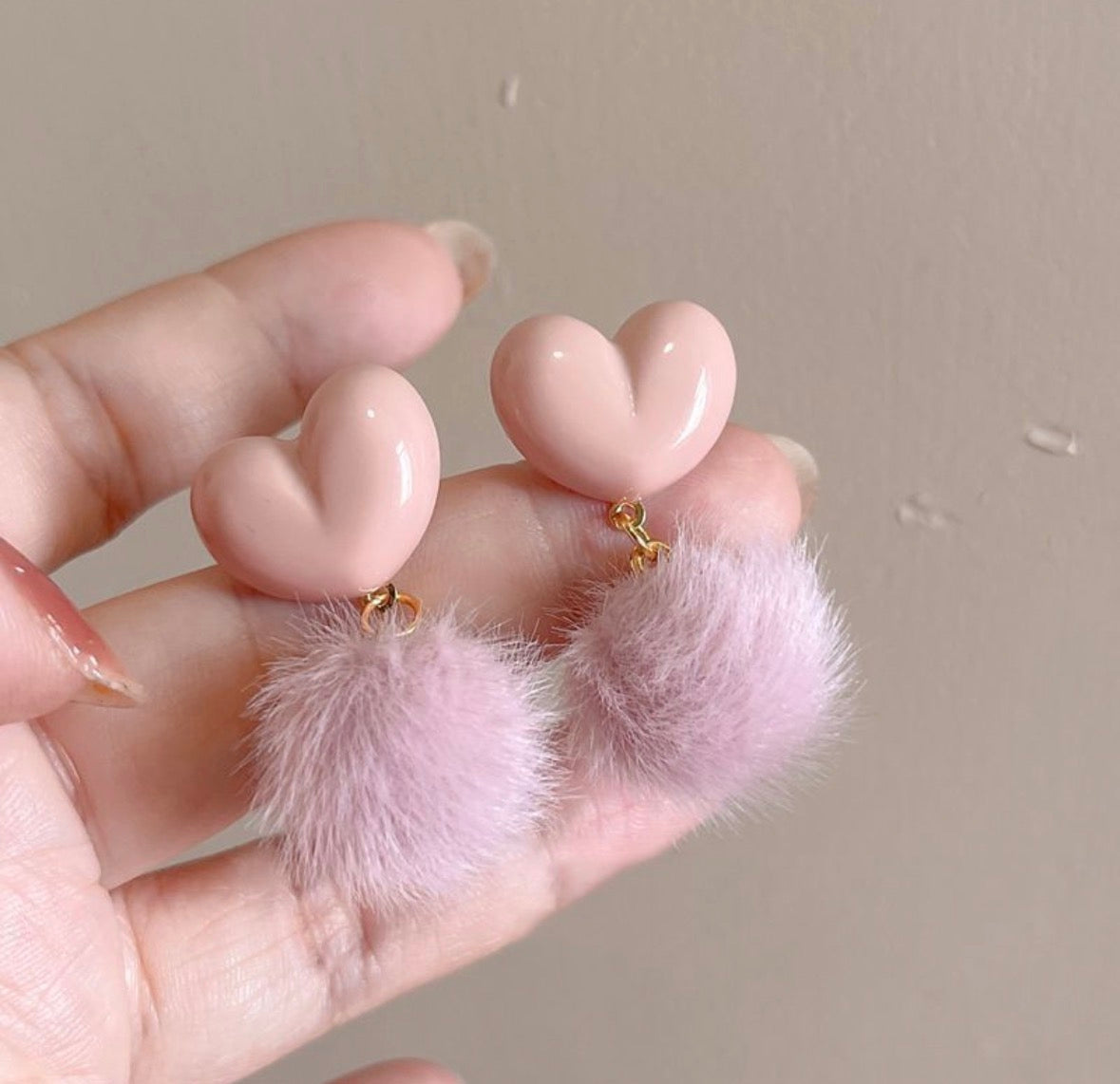 E5099 Aretes corazón nude pompones aleacion 4cm