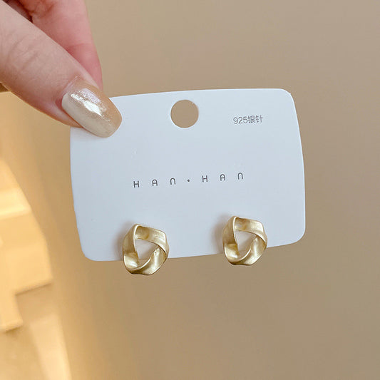 E5783 Aretes triángulo trenzado dorado aleacion 1.5cm