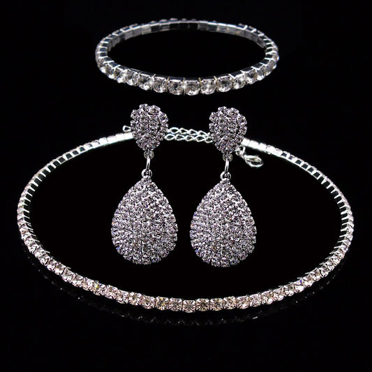 C1614 Conjunto incluye gargantilla aretes y pulsera gargantilla 12cm aretes 5cm pulsera elastica imitacion diamante