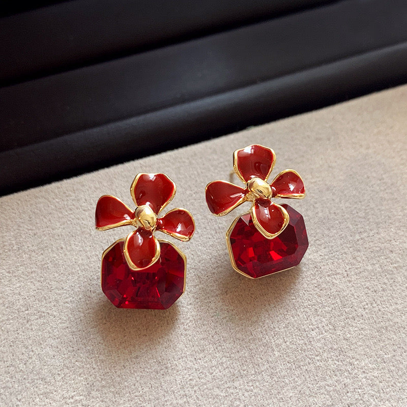 E2052 Aretes flor cristal rojo chicos