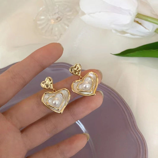 E4999 Aretes corazón perlas con dorado aleacion 3cm