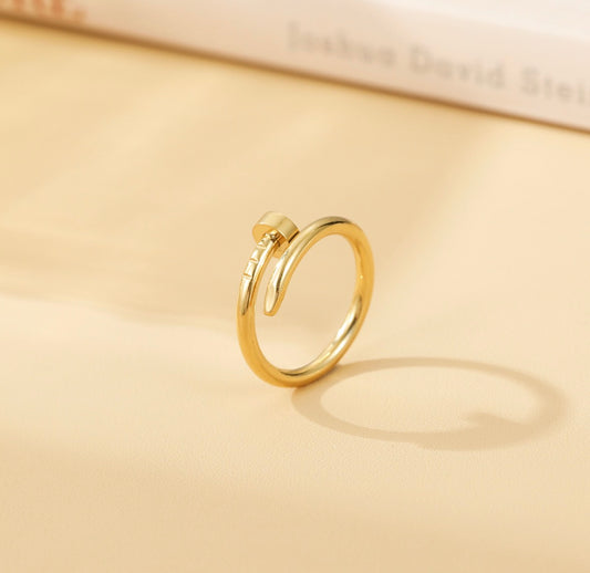 A336D Anillo clavo dorado acero inoxidable número 5
