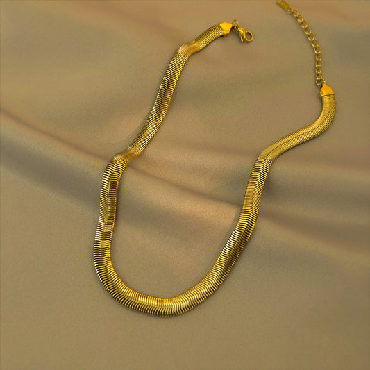 C690 Collar dorado elegante acero de titanio