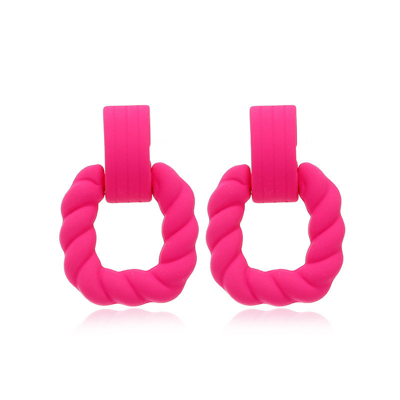 E7360 Aretes fucsia acrilico ligeros 4cm