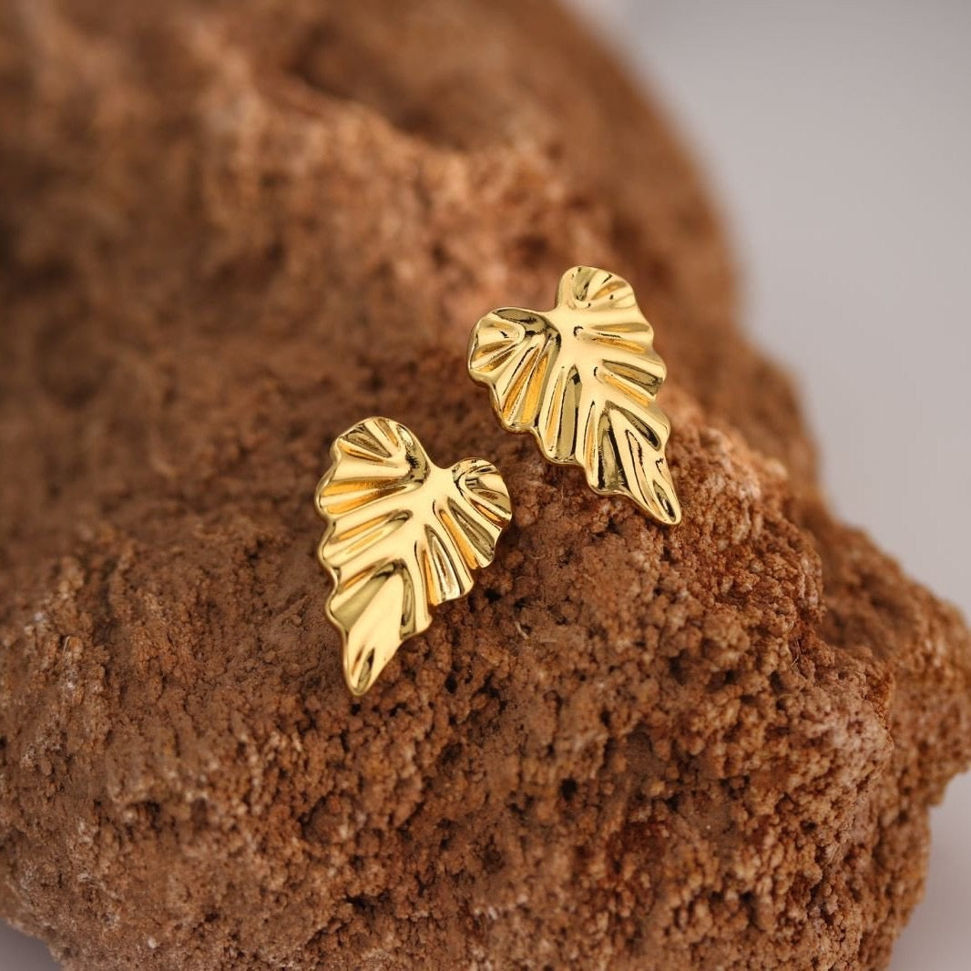 E4668 Aretes hojas doradas acero inoxidable 2.5cm