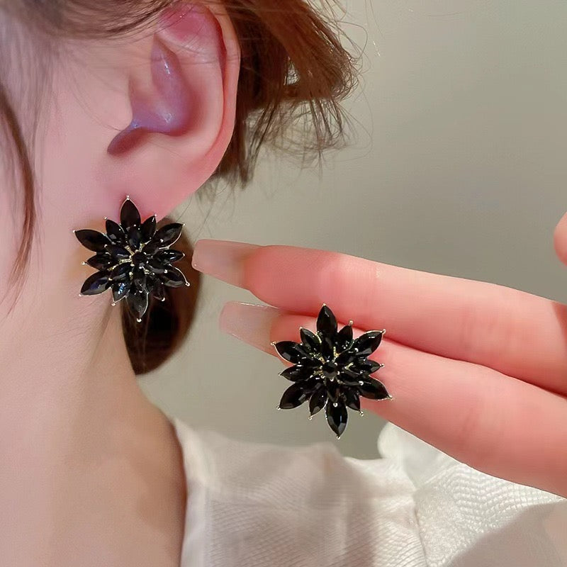 E3908 Aretes flor cristal negra 2cm