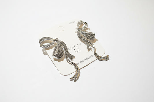 P05 aretes moños plateados brillantes elegantes de fiesta aleacion poste de plata 8cm