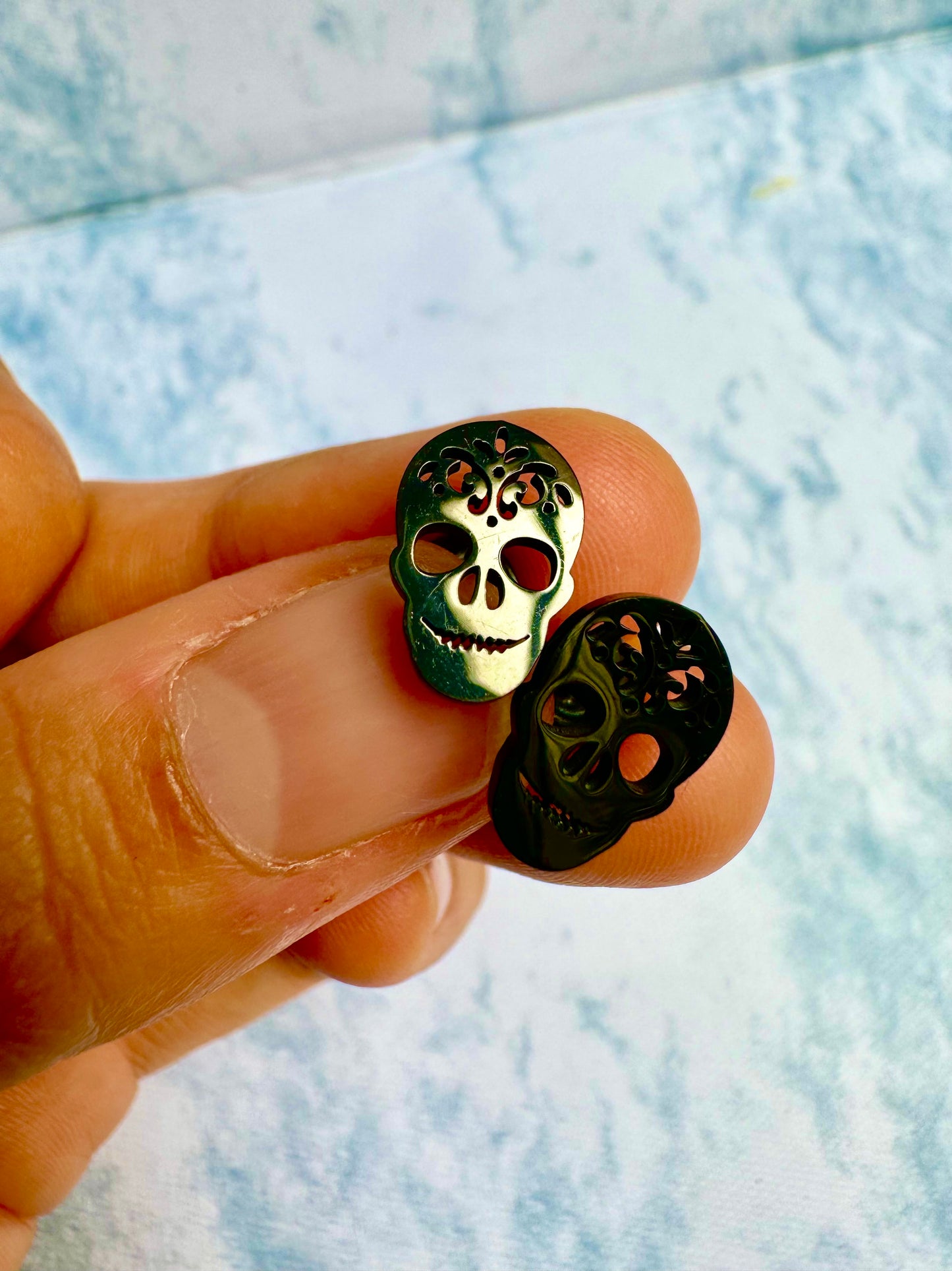 E256N Aretes calavera acero inoxidable negro 1cm