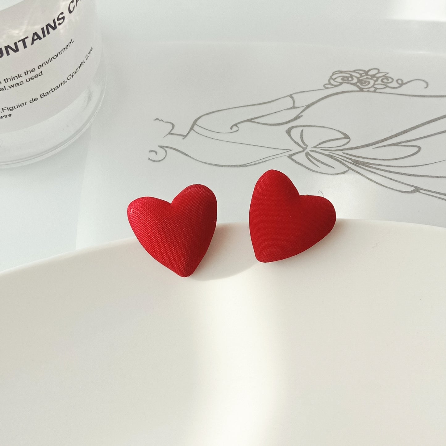 E3161R Aretes corazon rojo poste de plata resina 2cm