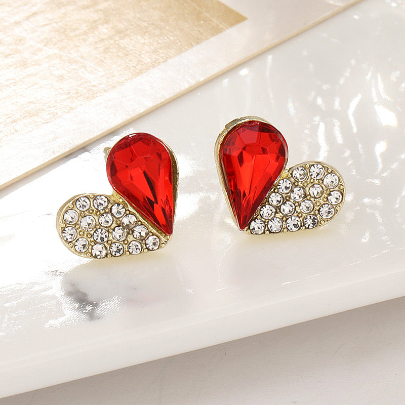 E5935 Aretes bicolor corazón rojo  brillante aleacion 1.5cm