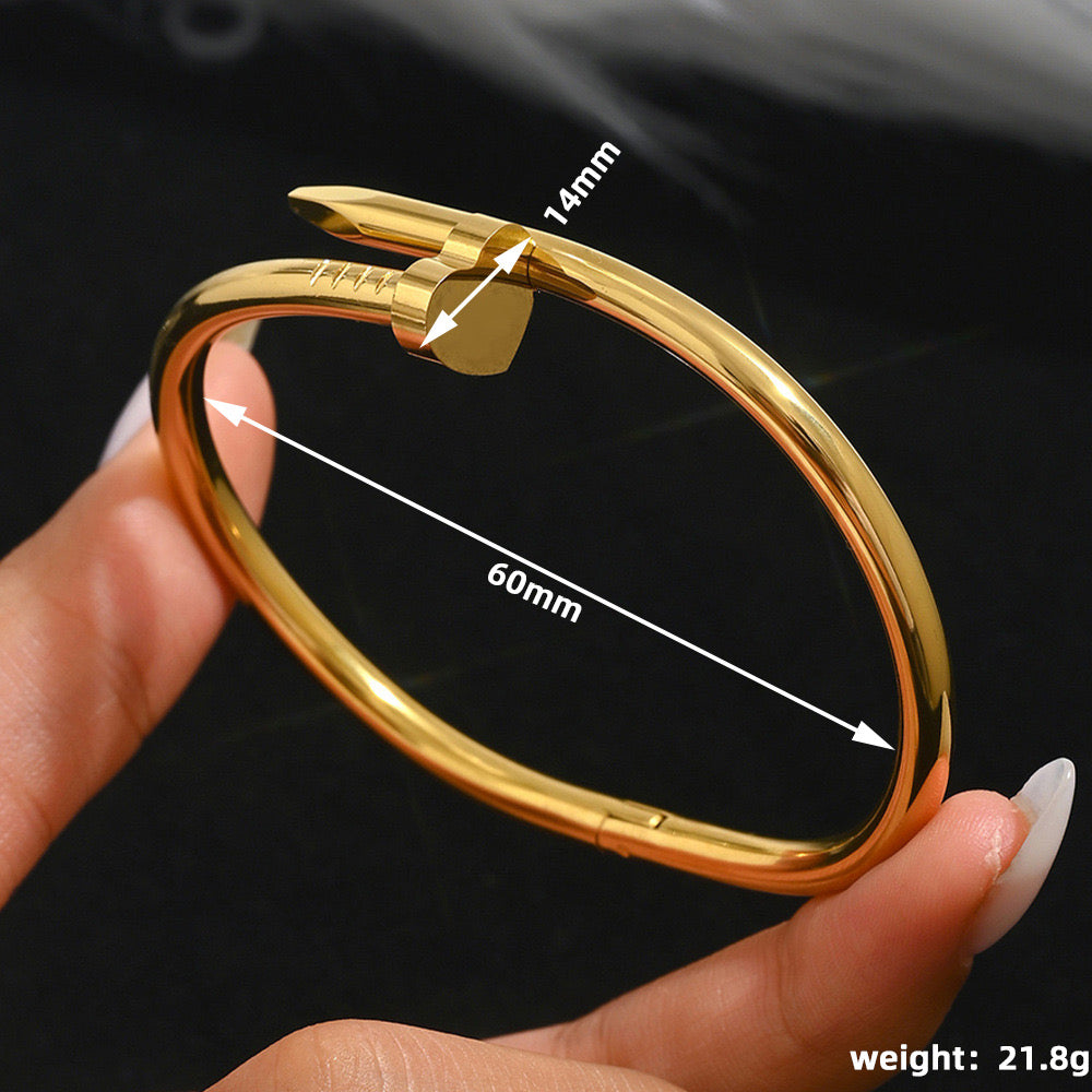 B964 Pulsera clavo corazon acero inoxidable 304 chapado en oro 18k