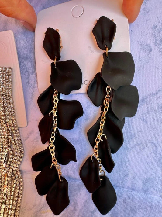 E228N Aretes Pétalos Negro Acrilico Suave Maxi Ligeros