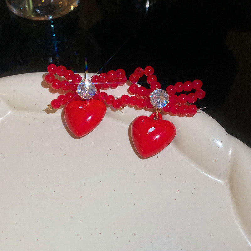 E3255 Aretes moño corazon rojo cobre resina 2cm