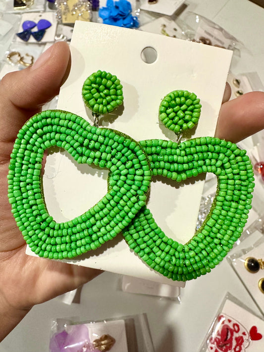 Aretes 428V Grande Corazon Verde Chaquira