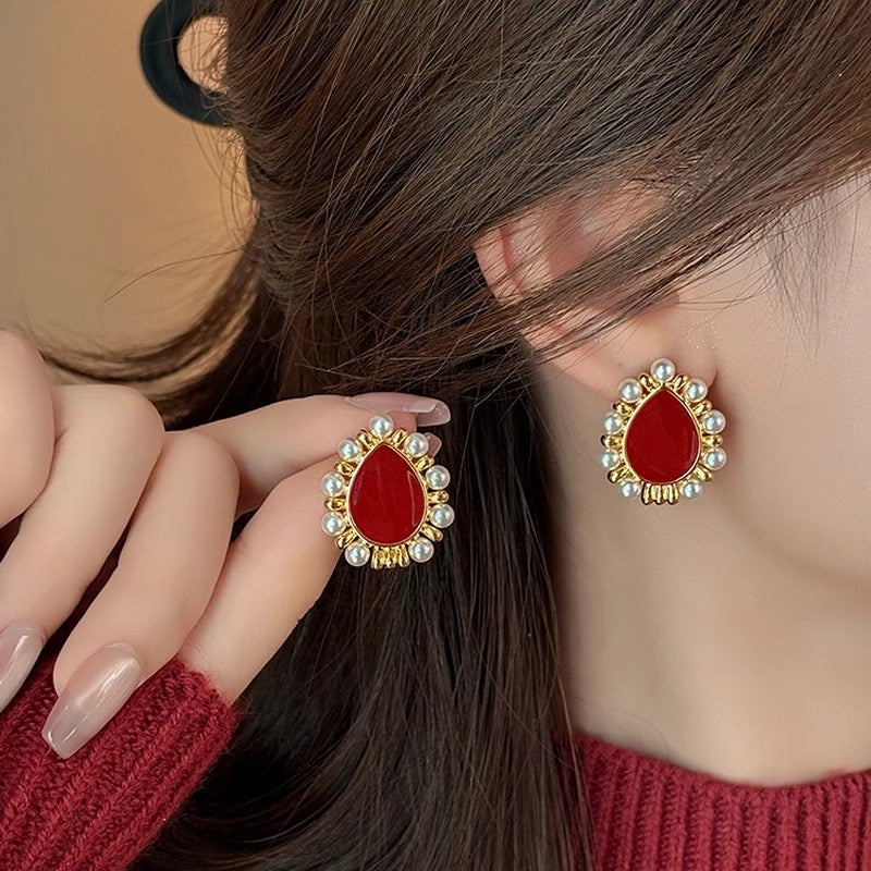 E7209 Aretes ovalados rojos contorno brillante aleacion 2cm