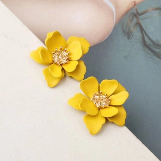 E3840 Aretes flor amarilla aleacion esmaltado 2cm
