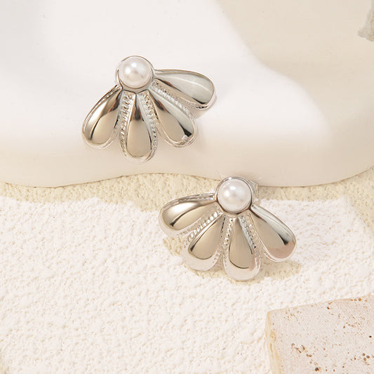 E3330 Aretes perla media flor plateados acero inoxidable 2cm