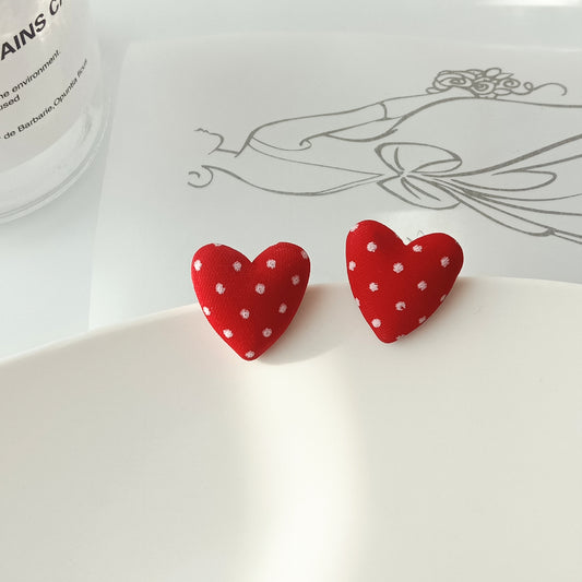 E3602 Aretes corazón rojo poste de plata 2cm