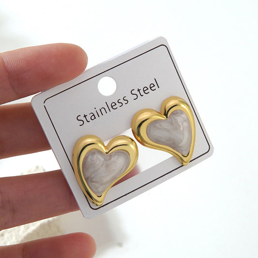 E7233 Aretes corazon esmalte acero inoxidable 304 con proceso de galvanoplastia en oro 2cm