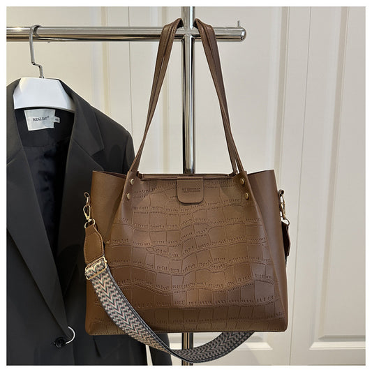 Cr89 Bolso de mano y de hombro café con cadena cuero sintético Largo 28cm, ancho 36cm