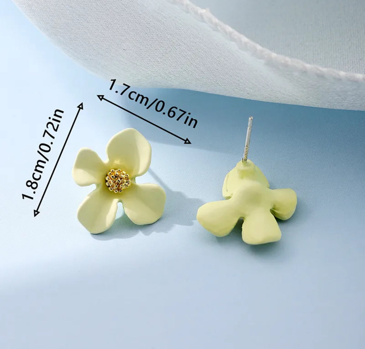 J650 aretes flor blanca aleacion 3cm