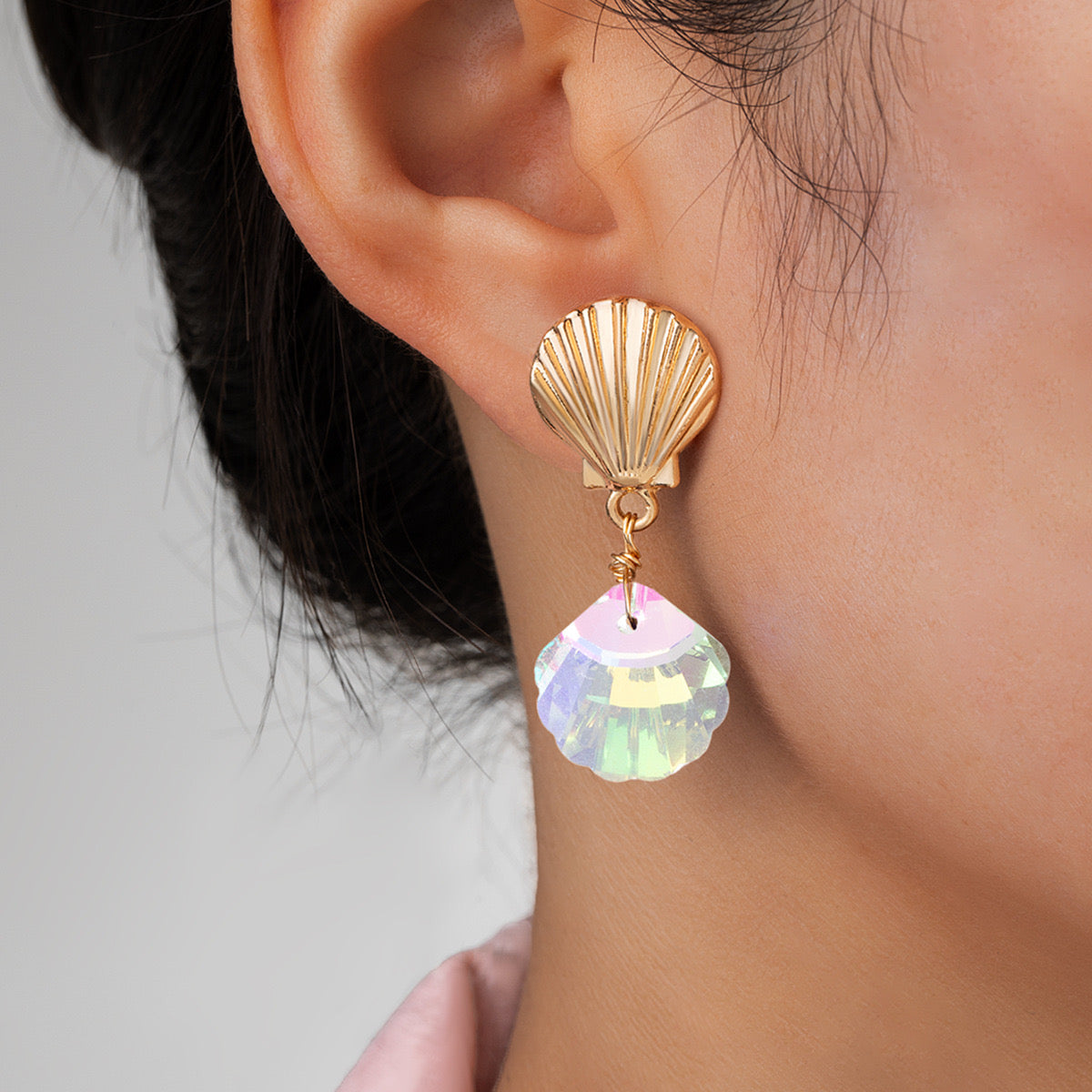 E4040 Aretes concha de mar blanca  aleacion 4cm