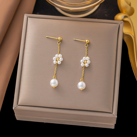 E4135  Aretes flor blanca acero inoxidable 3.5cm