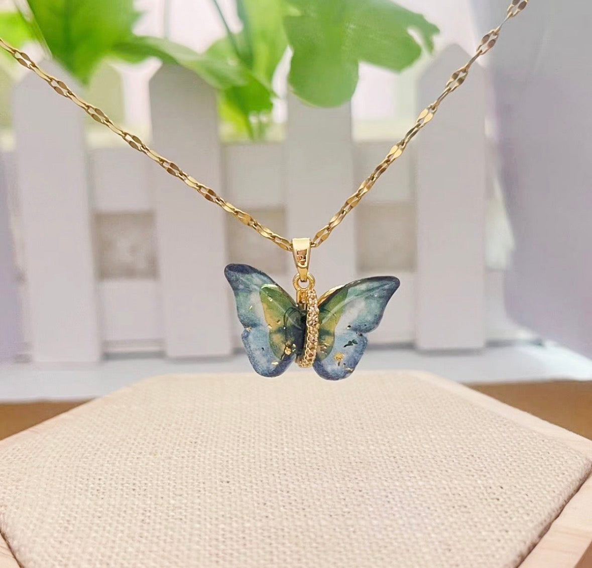 C1230 collar dorado mariposa azul  acero de titanio enchapado en oro