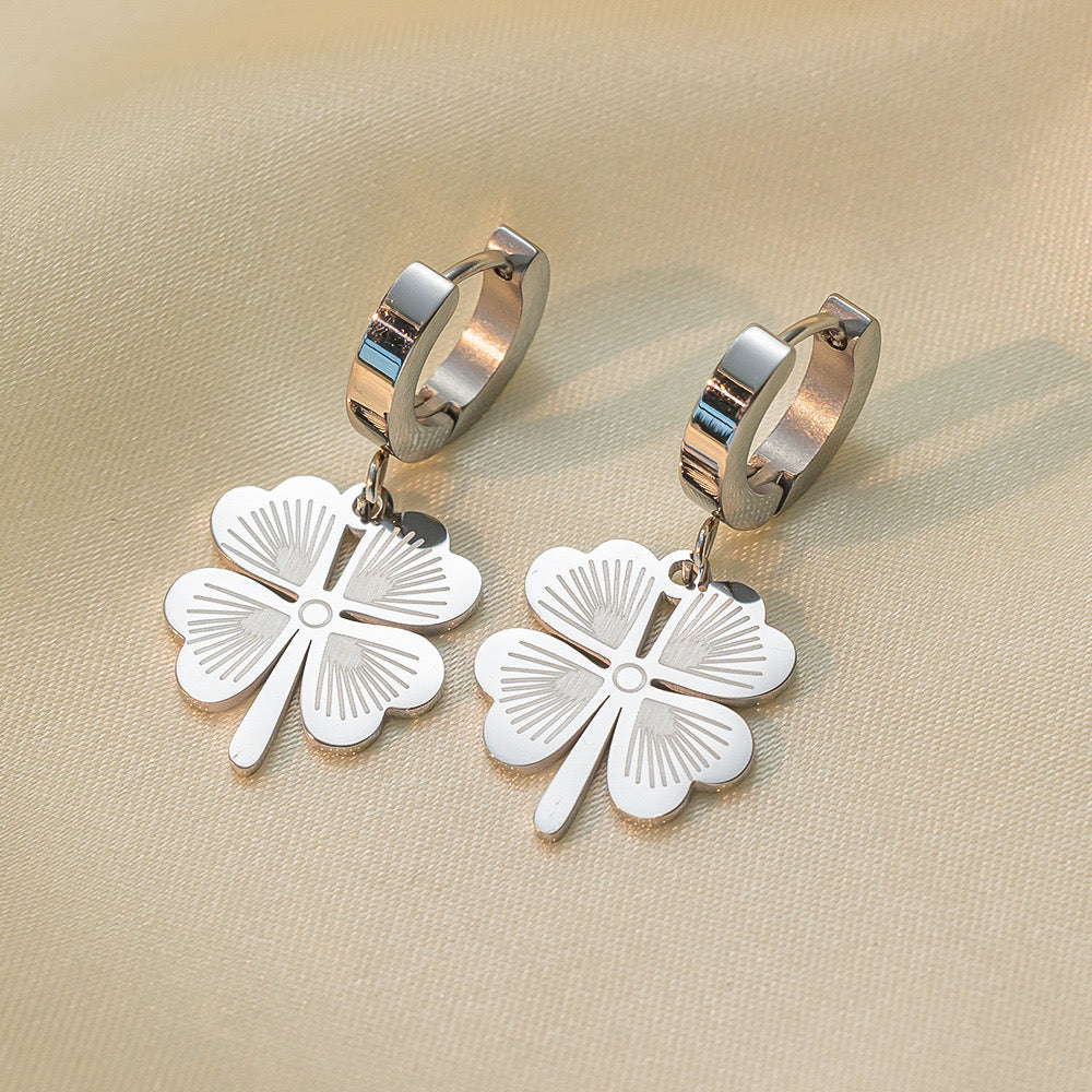 E4626 Aretes trébol plateado acero inoxidable 3cm