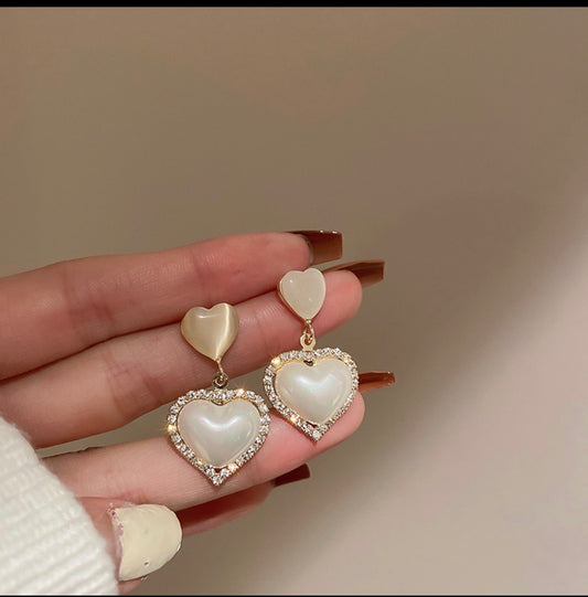 E7072 Aretes corazón beige aleacion 4cm