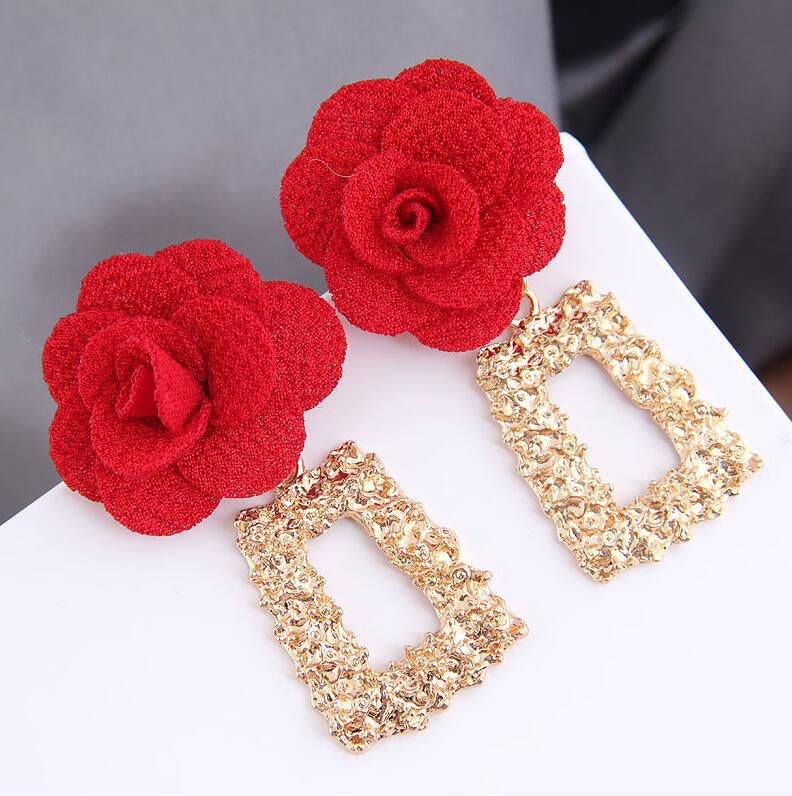 E7112 Aretes flor roja  rectángulo dorado aleacion 5cm