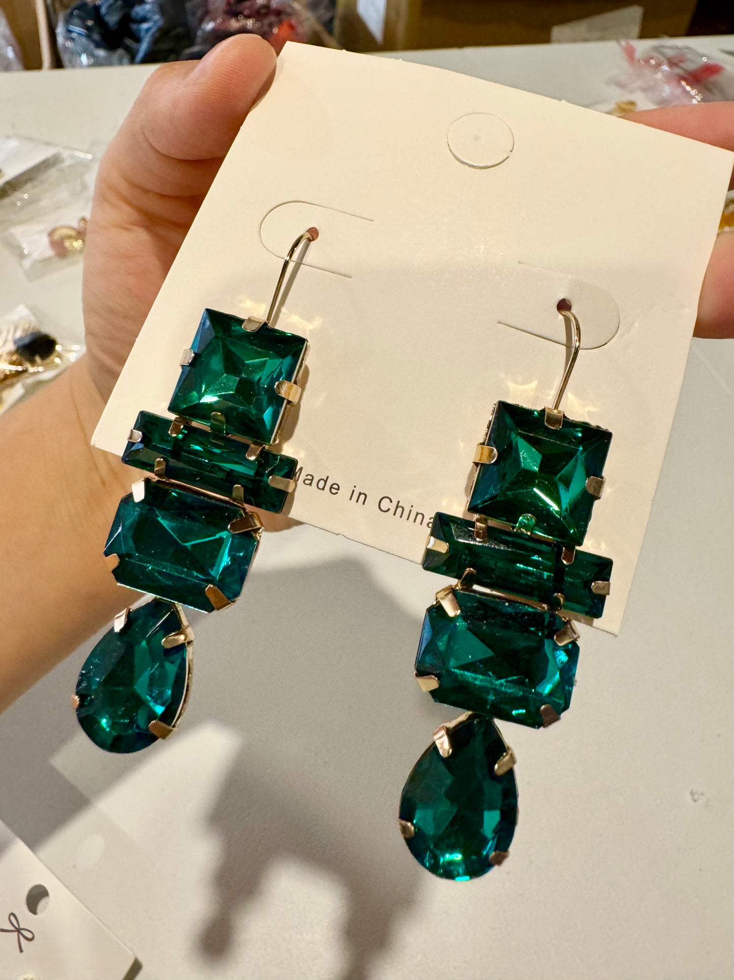 E364V Aretes embutido cristal de gancho 7 cm largo