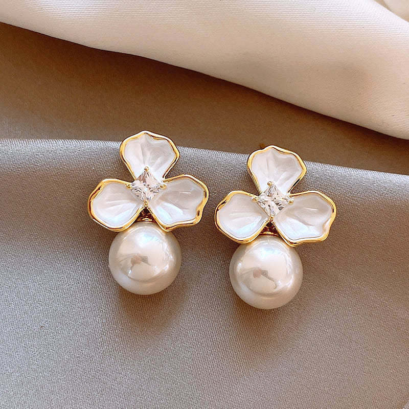 E6030 Aretes flor blanca perla aleacion 3cm