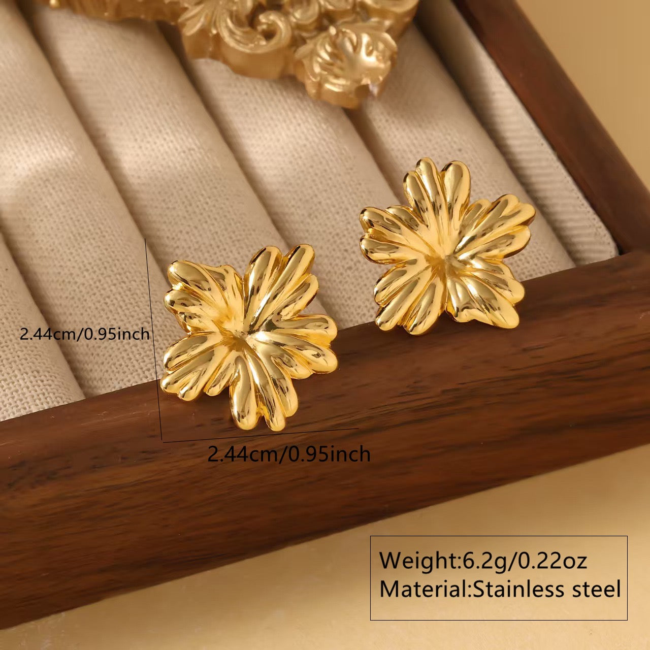 E4591 Aretes flor dorada acero inoxidable 2.4cm