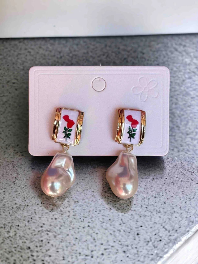 E1345 Aretes pintura de rosas esmaltada perla colgante poste de plata