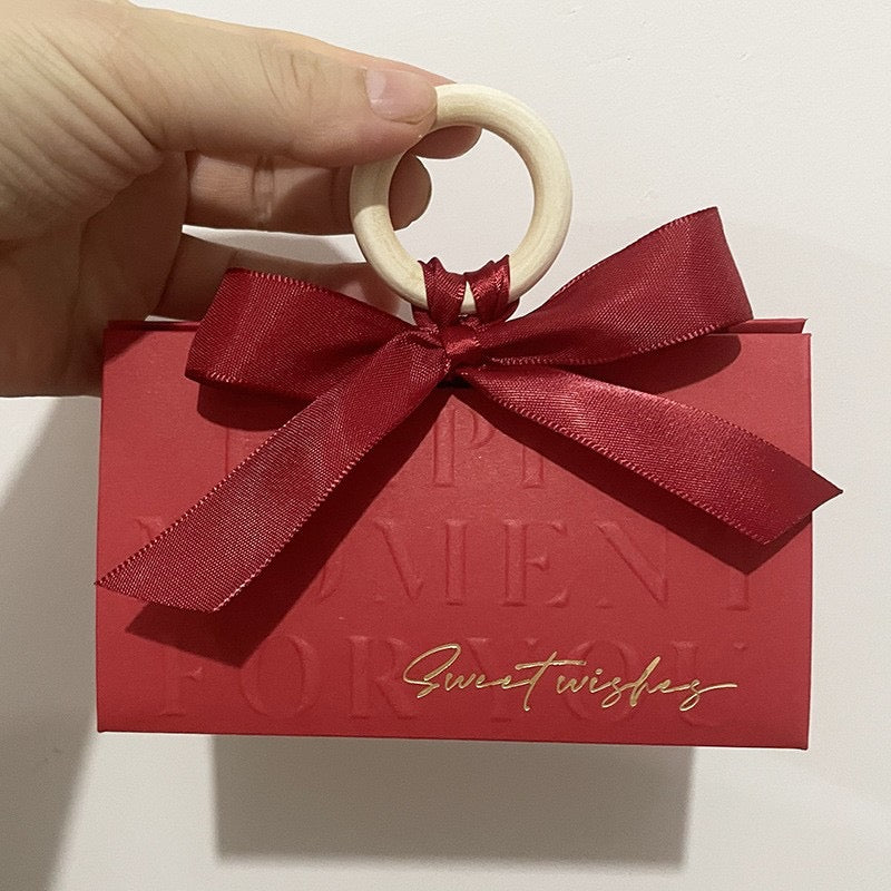 AC80R Caja regalo roja papel boda 7.5x12.5cm