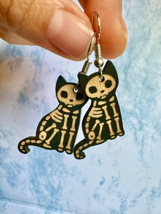 E369 Aretes Gato Esqueleto Madera Halloween