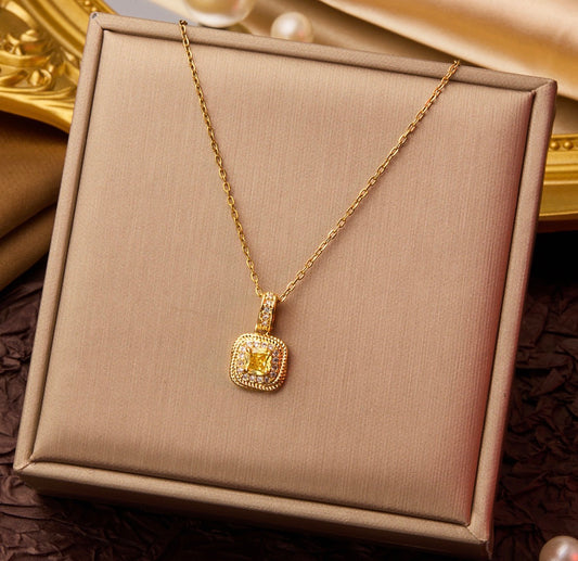 C1535 Collar dorado dije cuadrado brillante acero inoxidable 24cm largo 1.5cm dije