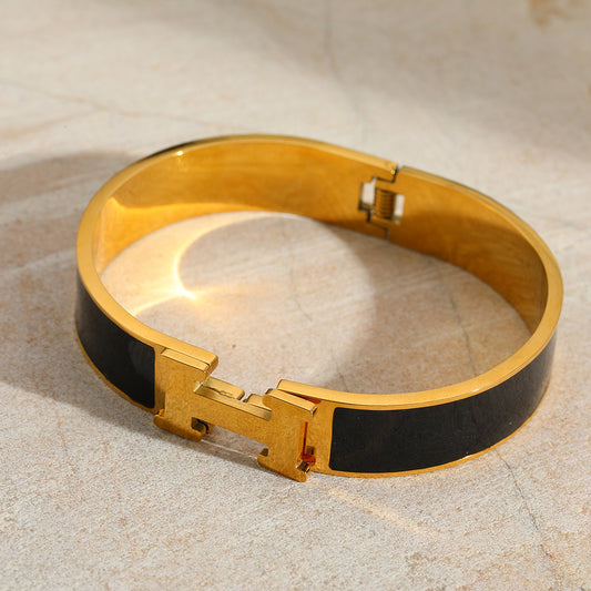 B401 Brazalete negro dorado acero de titanio chapado en oro de 18k