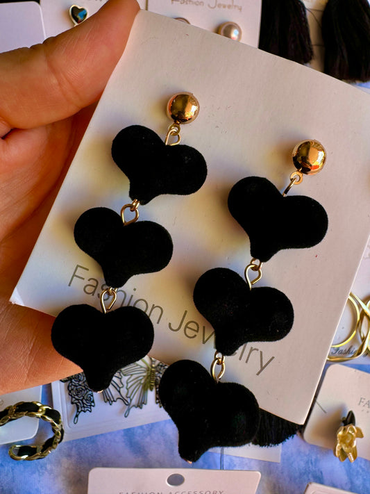 E1715N Aretes cortina corazón negro gamuza ligeros